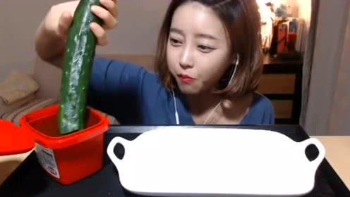 娱乐吃瓜酱韩女